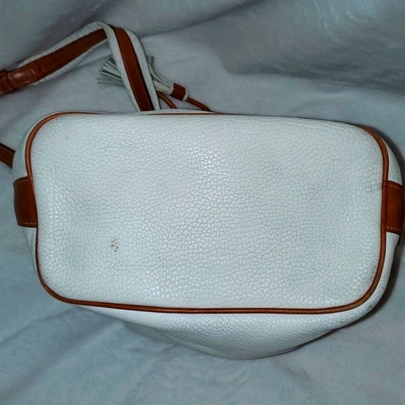 Dooney&BourkeVintageAWL White&Tan DrawstringBucketBag. TasselStyleDrawstring.EUC - Picture 13 of 16